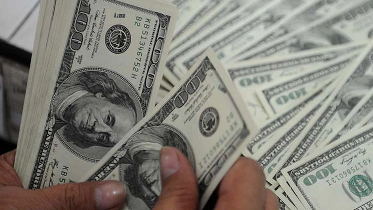 سعر الدولار مقابل الجنيه اليوم في البنوك المصرية يثير الانتباه